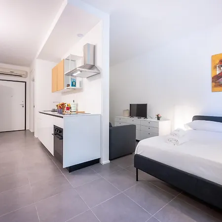 Apartment Guesthost - Bright Near Hospital *