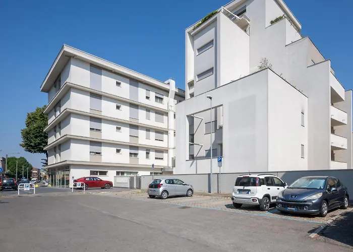 Guesthost - Bright Near Hospital *